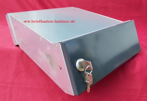 KBH301: Mauerdurchwurf-Briefkasten 300mm breit, tiefenverstellbar, RAL7016 anthrazitgrau